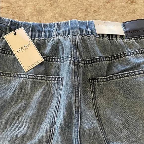 Judy Blue Medium Wash Wide Legged Relaxed  Drawstring Denim with Gold-Tip Cords - Picture 3 of 16